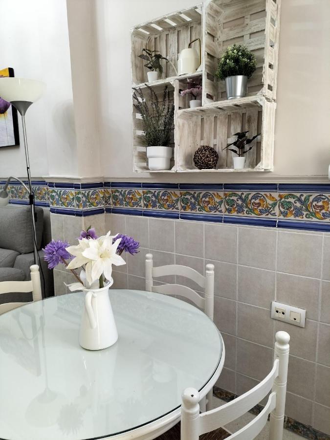 Tipico Y Pintoresco Patio De Vecinos, Con Encanto Sevilla Exterior foto